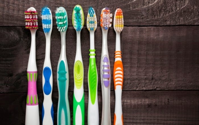 Κάθε πότε πρέπει να πετάτε οδοντόβουρτσες, κουρτίνες μπάνιου και στρώματα! - Φωτογραφία 1