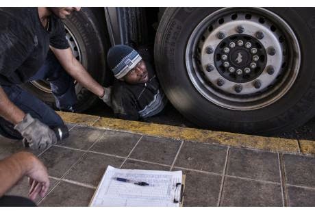 Ρεπορτάζ - γροθιά των New York Times για τους μετανάστες στην Πάτρα - Φωτογραφία 1