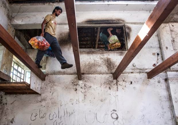 Ρεπορτάζ - γροθιά των New York Times για τους μετανάστες στην Πάτρα - Φωτογραφία 5