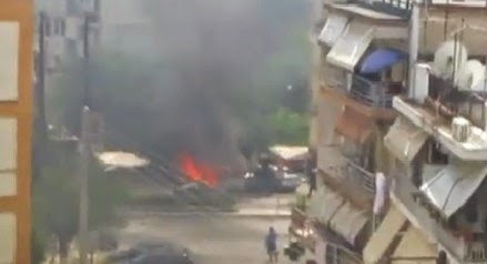 Φωτιά σε επαγγελματικό όχημα στους Αμπελόκηπους Θεσσαλονίκης [video] - Φωτογραφία 1