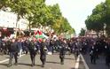 Ανήκουστο στη Γαλλία! Τα ΜΑΤ παρελαύνουν με τους διαδηλωτές για τη Γάζα!