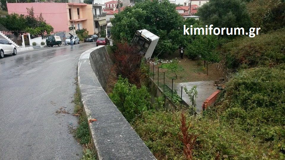 Φορτηγό έπεσε σε γκρεμό! [photo] - Φωτογραφία 3