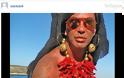 Ο Λάκης Γαβαλάς «πνίγεται» στα κοράλλια και βγάζει selfie - Φωτογραφία 2