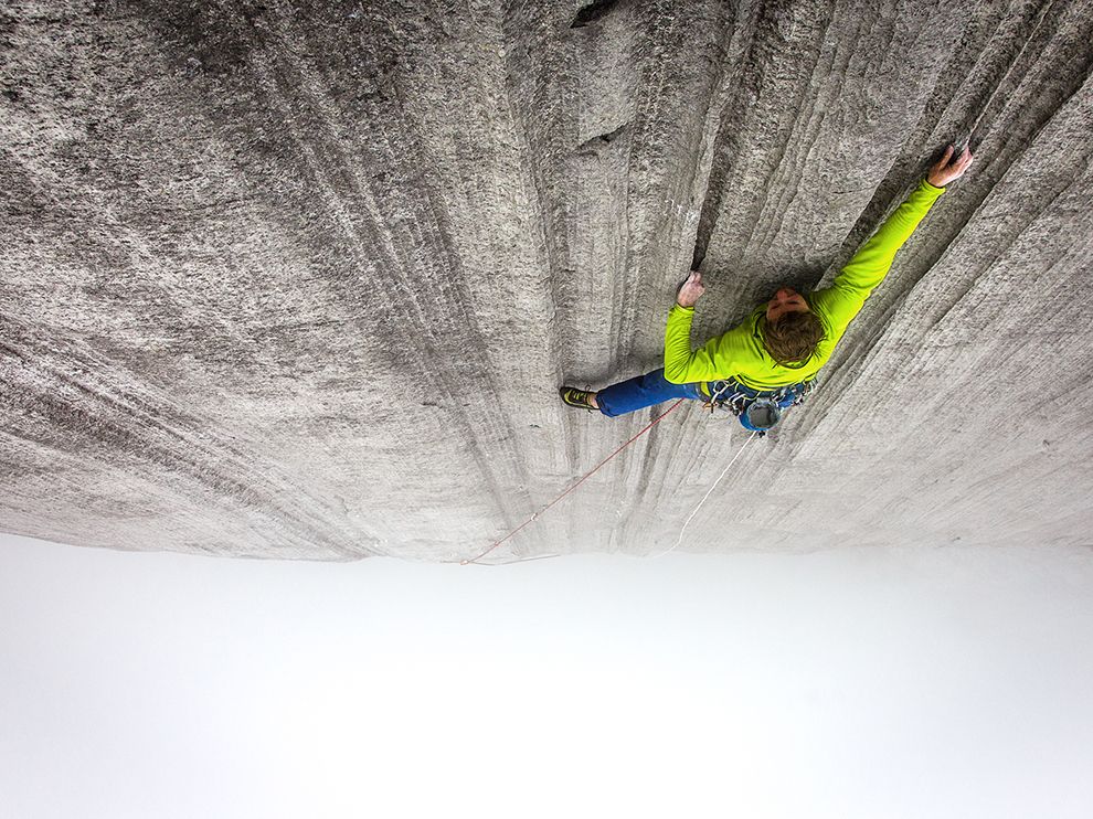 Αδρεναλίνη στα ύψη: Συγκλονιστικές φωτογραφίες από παράτολμα extreme sports - Φωτογραφία 7