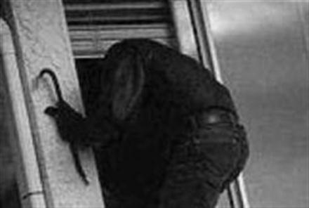 Βαρθολομιό: Ο κλέφτης πήδηξε από το μπαλκόνι - Φωτογραφία 1