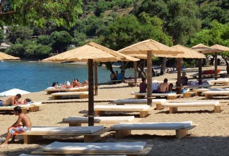 Αχαΐα: Άνοιξε και πάλι το beach bar στο κτήμα ''Παναγιωτόπουλου'' στο Λαμπίρι - Φωτογραφία 1
