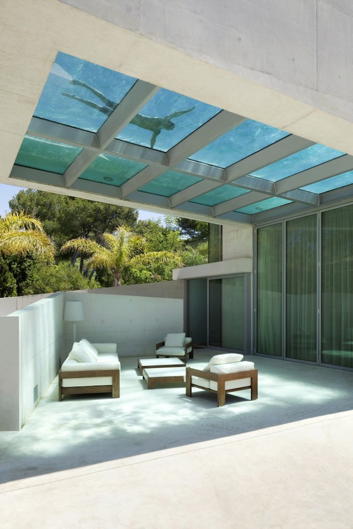 Εντυπωσιακή «διάφανη» πισίνα στην οροφή! [photos] - Φωτογραφία 2