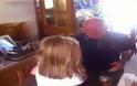 Το πιο συγκινητικό βίντεο: Παππούς ξεσπά σε κλάματα όταν… [video]