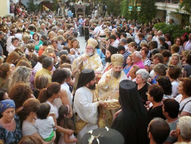 Πάτρα: Πλήθος πιστών στο Γηροκομειό για τα Εγκώμια της Παναγίας - Φωτογραφία 9