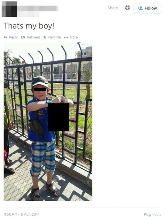 ΑΠΑΡΑΔΕΚΤΟ: Επτάχρονος Αυστραλός ποζάρει κρατώντας ένα κομμένο κεφάλι! - Φωτογραφία 2