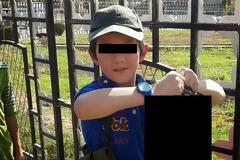 ΑΠΑΡΑΔΕΚΤΟ: Επτάχρονος Αυστραλός ποζάρει κρατώντας ένα κομμένο κεφάλι!