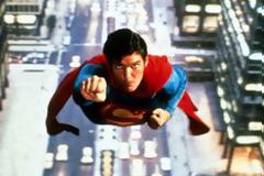 Όταν ο Superman παντρεύτηκε την Wonder Woman... [photo]