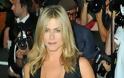 Δεν θα πιστέψετε τι κάνει η Jennifer Aniston στα t- shirts της...