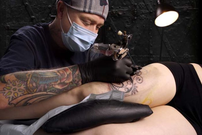 Σκέφτεστε να κάνετε τατουάζ; Τι πρέπει να ελέγξετε πριν βρεθείτε προ δυσάρεστων εκπλήξεων - Φωτογραφία 3