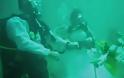 Δείτε σκηνές από έναν... υποβρύχιο γάμο στη Φλόριντα! [video]