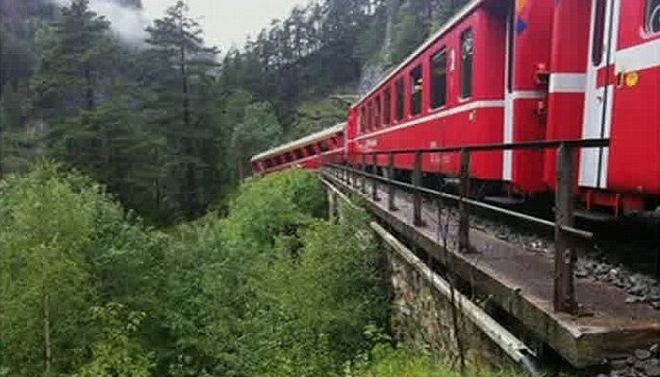 Τρένο έπεσε στο γκρεμό στην Ελβετία... [photos] - Φωτογραφία 4