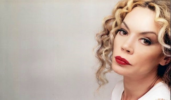 Γνωστή Ελληνίδα τραγουδίστρια έπεσε θύμα ληστών - Φωτογραφία 2