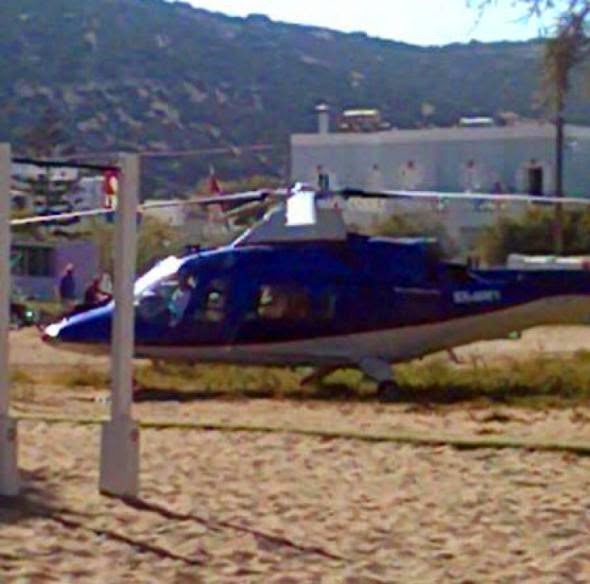 ΕΓΙΝΕ ΚΑΙ ΑΥΤΟ: Ελικόπτερο προσγειώθηκε σε παραλία της Σύρου για να παραλάβει... τουρίστες! [photo] - Φωτογραφία 2