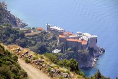 Ο Γέροντας Νεκτάριος τέλεσε τρισάγιο στον τάφο του μακαριστού Γέροντα Γεωργίου Καψάνη [photos]