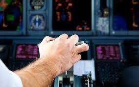 Πιλότος έχασε τον έλεγχο αεροσκάφους όταν ξεκόλλησε το... προσθετικό χέρι του! - Φωτογραφία 1