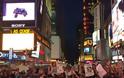 #ΜikeBrown:Διαδήλωση στην Times Square της Νέας Υόρκης για την εκτέλεση 18χρονου αφροαμερικανού από αστυνομικό