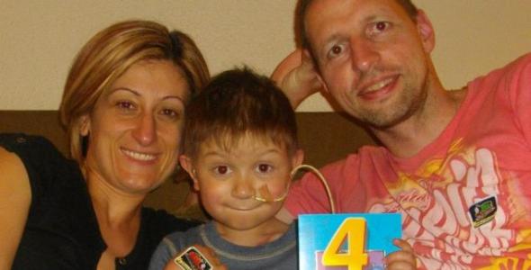 ΕΝΑ ΘΑΥΜΑ ΤΟΝ 15ΑΥΓΟΥΣΤΟ: Νίκησε τον σπάνιο Καρκίνο ο 5χρονος Λουκάς... [photos] - Φωτογραφία 6
