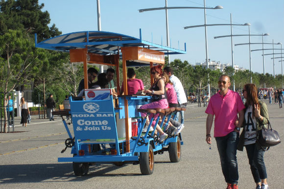 Roda bar: Ποτό σε τέσσερις τροχούς στη Θεσσαλονίκη! - Φωτογραφία 3