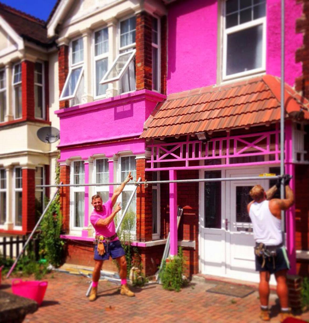 Έβαψε ροζ το σπίτι του φίλου του ενώ έλειπε σε διακοπές! [photos] - Φωτογραφία 2