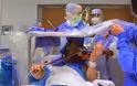Μουσικός καθοδηγούσε τους χειρουργούς παίζοντας βιολί την ώρα του χειρουργείου!