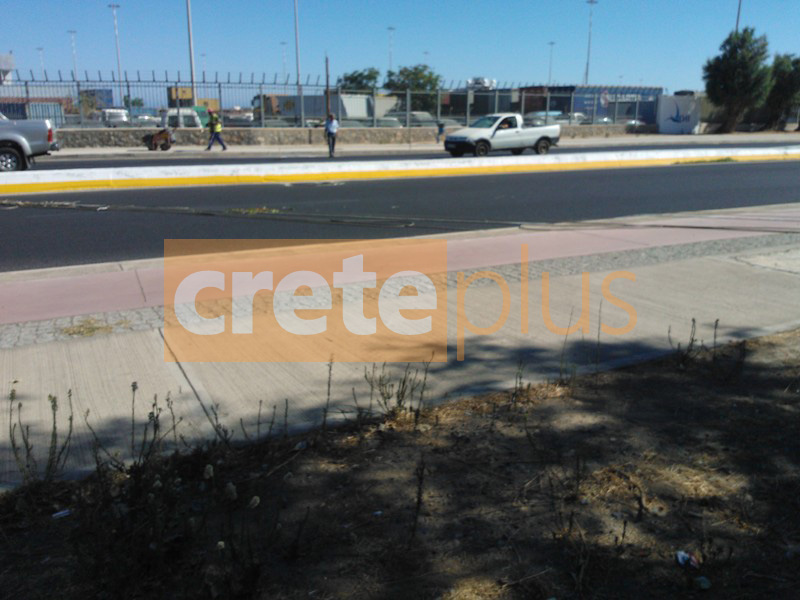 Γερανός έκοψε καλώδια στην παραλιακή, ρίχνοντας τα πάνω σε αυτοκίνητα! [photos] - Φωτογραφία 2