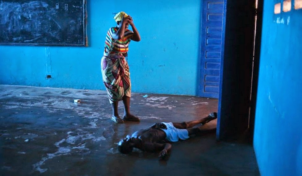 Συνεχίζει να σκοτώνει ο ιός Έμπολα: Στους 1.145 οι νεκροί... Συγκλονιστικές φωτογραφίες από ασθενείς! [photos] - Φωτογραφία 2