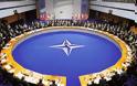 Το ΝΑΤΟ απειλεί τη Ρωσία με στρατιωτική αντίδραση