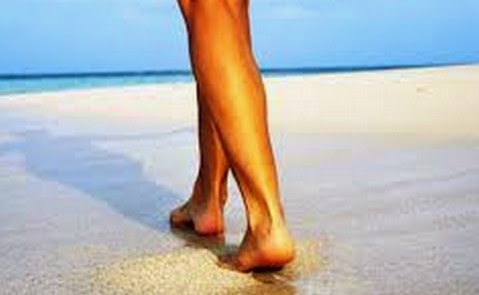 Περπατήστε ξυπόλυτοι στην άμμο και δείτε 6 αλλαγές στο σώμα αλλά και στην υγεία σας! - Φωτογραφία 1