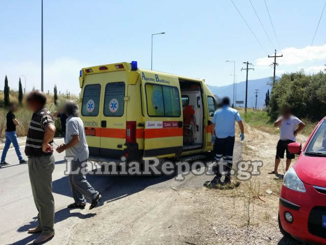 Τροχαίο με δυο τραυματίες στο γεφυράκι της Ανθήλης στη Λαμία [photos] - Φωτογραφία 3