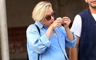 Η εγκυμονούσα Scarlett Johansson απολαμβάνει το παγωτό της - Φωτογραφία 1