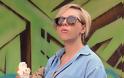 Η εγκυμονούσα Scarlett Johansson απολαμβάνει το παγωτό της - Φωτογραφία 2