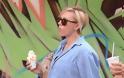 Η εγκυμονούσα Scarlett Johansson απολαμβάνει το παγωτό της - Φωτογραφία 3