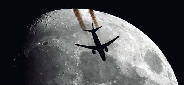 Αεροπλάνα πετάνε μπροστά από τον ήλιο και το φεγγάρι... Δείτε τις εκπληκτικές φωτογραφίες! [photos] - Φωτογραφία 4