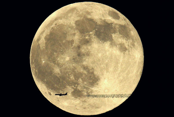 Αεροπλάνα πετάνε μπροστά από τον ήλιο και το φεγγάρι... Δείτε τις εκπληκτικές φωτογραφίες! [photos] - Φωτογραφία 7