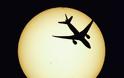Αεροπλάνα πετάνε μπροστά από τον ήλιο και το φεγγάρι... Δείτε τις εκπληκτικές φωτογραφίες! [photos] - Φωτογραφία 8