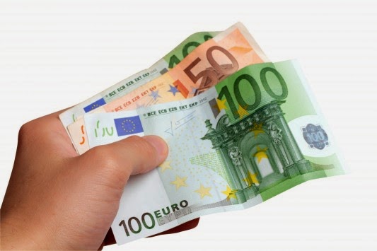 Βόμβα της εφορίας με κατασχέσεις λογαριασμών ακόμη και για χρέη 3.000 ευρώ - Φωτογραφία 1