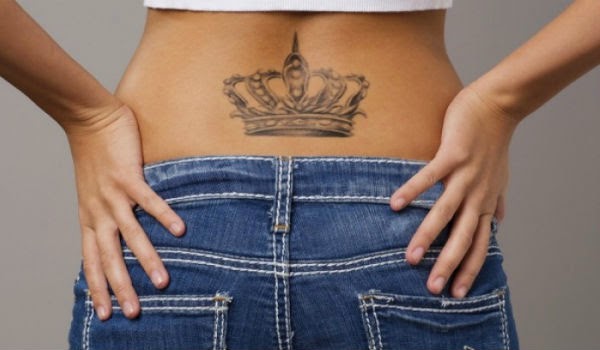 Ο κίνδυνος για τις γυναίκες που έχουν τατουάζ στη μέση - Φωτογραφία 1