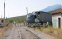 Παραλίγο τραγωδία από σύγκρουση νταλίκας με τρένο... [photos] - Φωτογραφία 11
