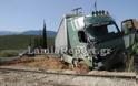 Παραλίγο τραγωδία από σύγκρουση νταλίκας με τρένο... [photos] - Φωτογραφία 8