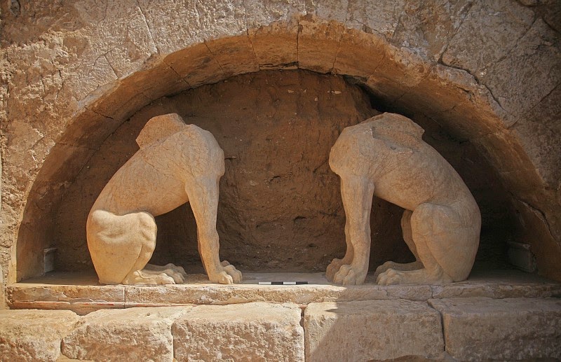 Τα νέα ευρήματα από τις ανασκαφές στην Αμφίπολη [photos] - Φωτογραφία 1