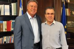 Τον Απολογισμό των πεπραγμένων της πρώτης αιρετής Περιφέρειας Αττικής παρέδωσε στον Υπουργό Εσωτερικών Αργύρη Ντινόπουλο και στην ηγεσία του Υπουργείου, ο Περιφερειάρχης Αττικής Γιάννης Σγουρός