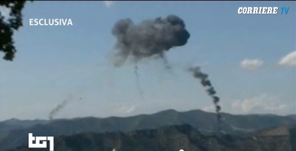 Ιταλία: Δείτε τη στιγμή της σύγκρουσης δύο μαχητικών αεροσκαφών στον αέρα.. [video+photos] - Φωτογραφία 4