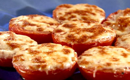 Η συνταγή της ημέρας: Ντομάτες ψητές με κρούστα παρμεζάνας - Φωτογραφία 1