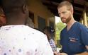 Βγήκε από το νοσοκομείο γιατρός που είχε ασθενήσει από τον Έμπολα