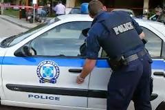 Δείτε βίντεο από το σημείο που άφησαν τον όμηρο και το ταχύπλοο οι δράστες στο Δίστομο... [video+photos]